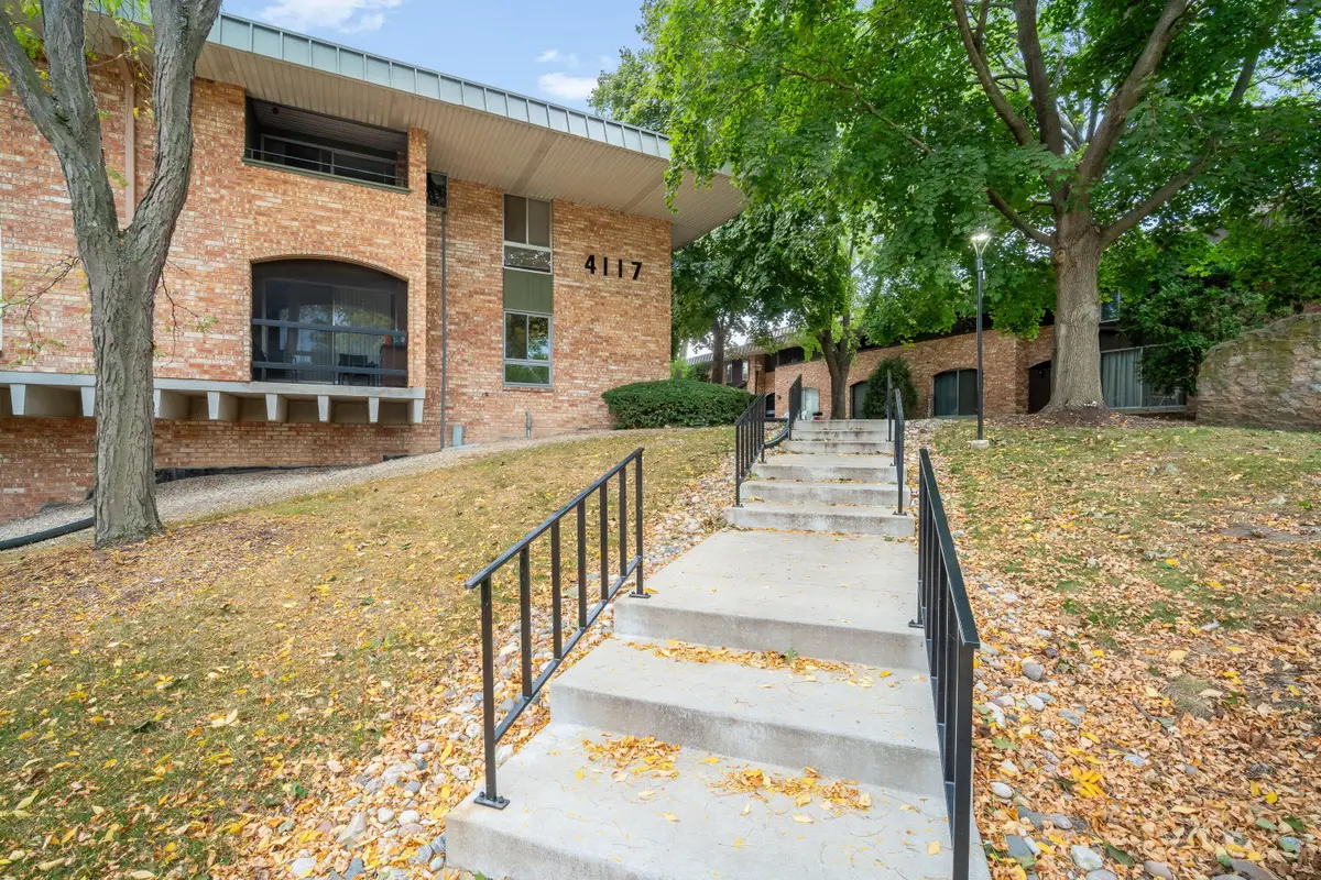 4117 W Rivers Edge Cir, Brown Deer, WI 53209 - Image #1