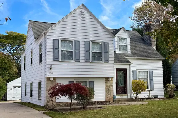 8028 N Regent Rd, Fox Point, WI 53217