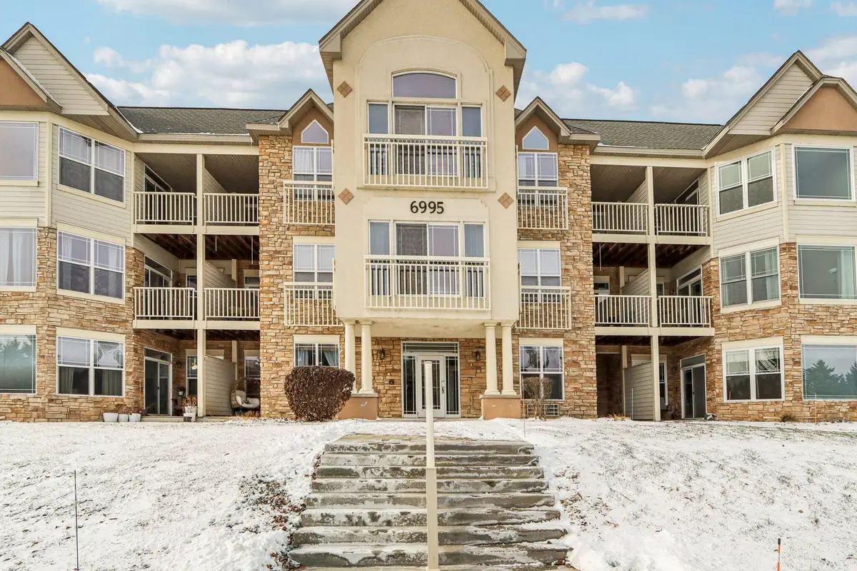 6995 S Riverwood Blvd, Franklin, WI 53132 - Image #1