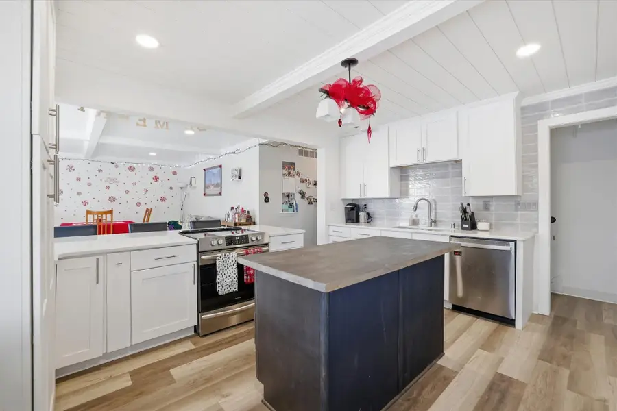 2425 S 133rd St, New Berlin, WI 53151 - Image #3