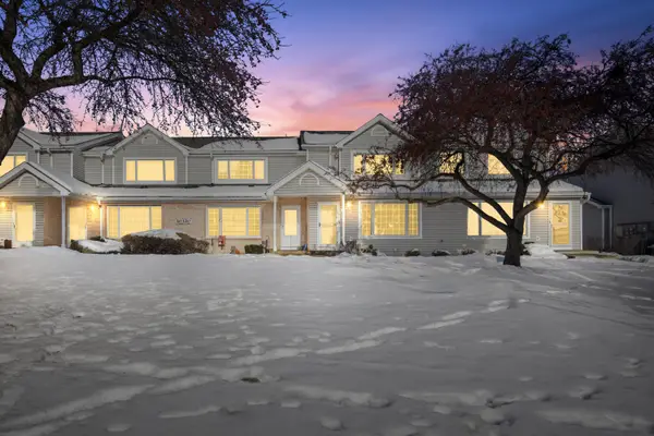 10320 W Whitnall Edge Cir, Franklin, WI 53132