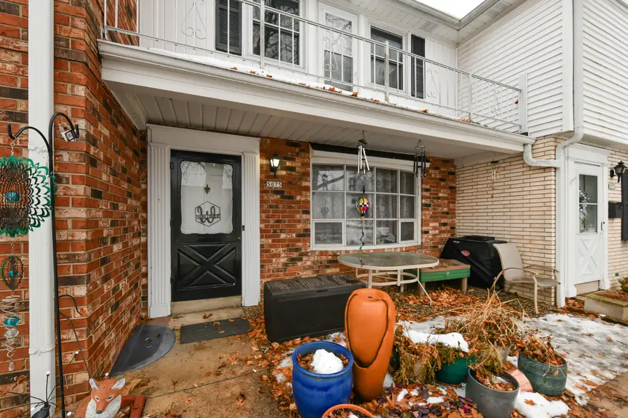 5075 W Colonial Ct, Greenfield, WI 53220 - #2