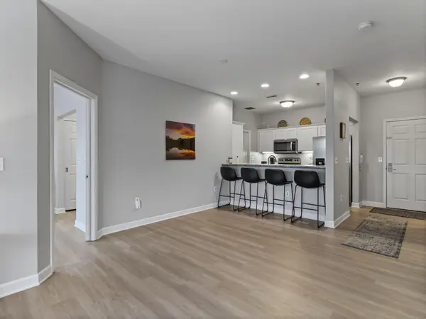 213 S Main St, Thiensville, WI 53092