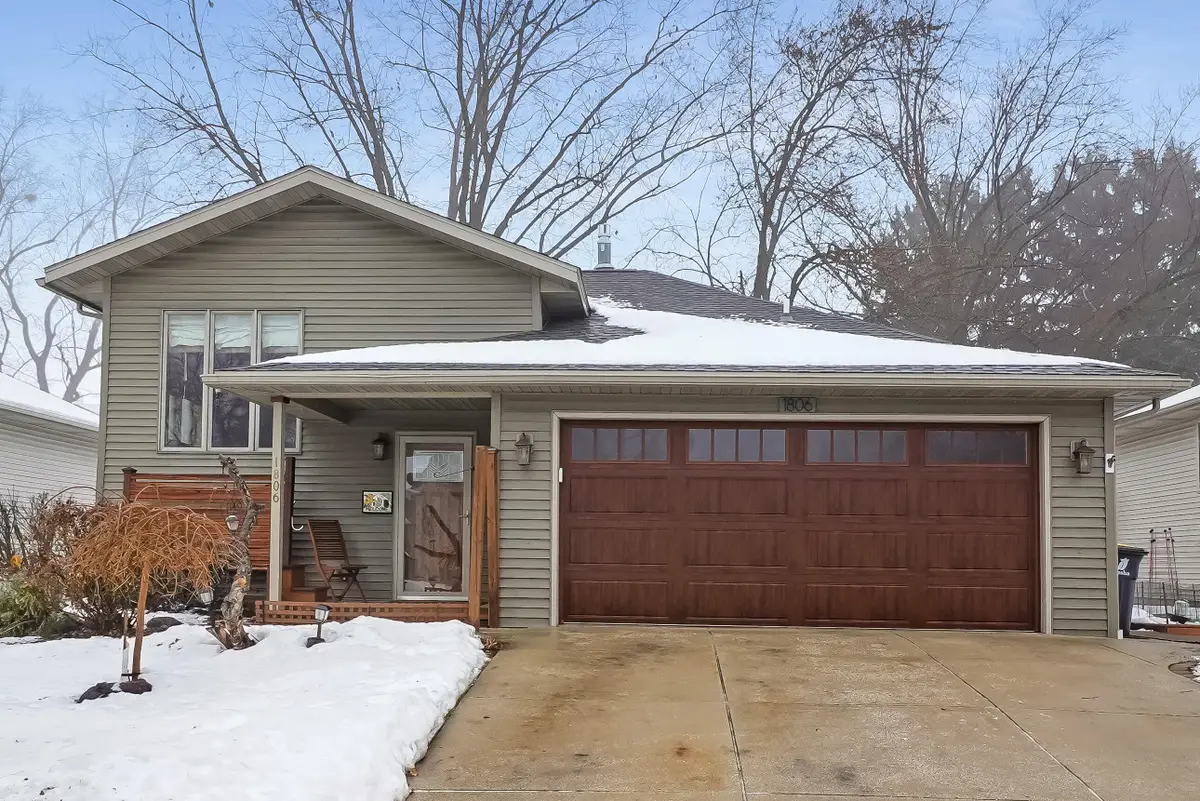 1806 Patricia Ln, Waukesha, WI 53188 - Image #1