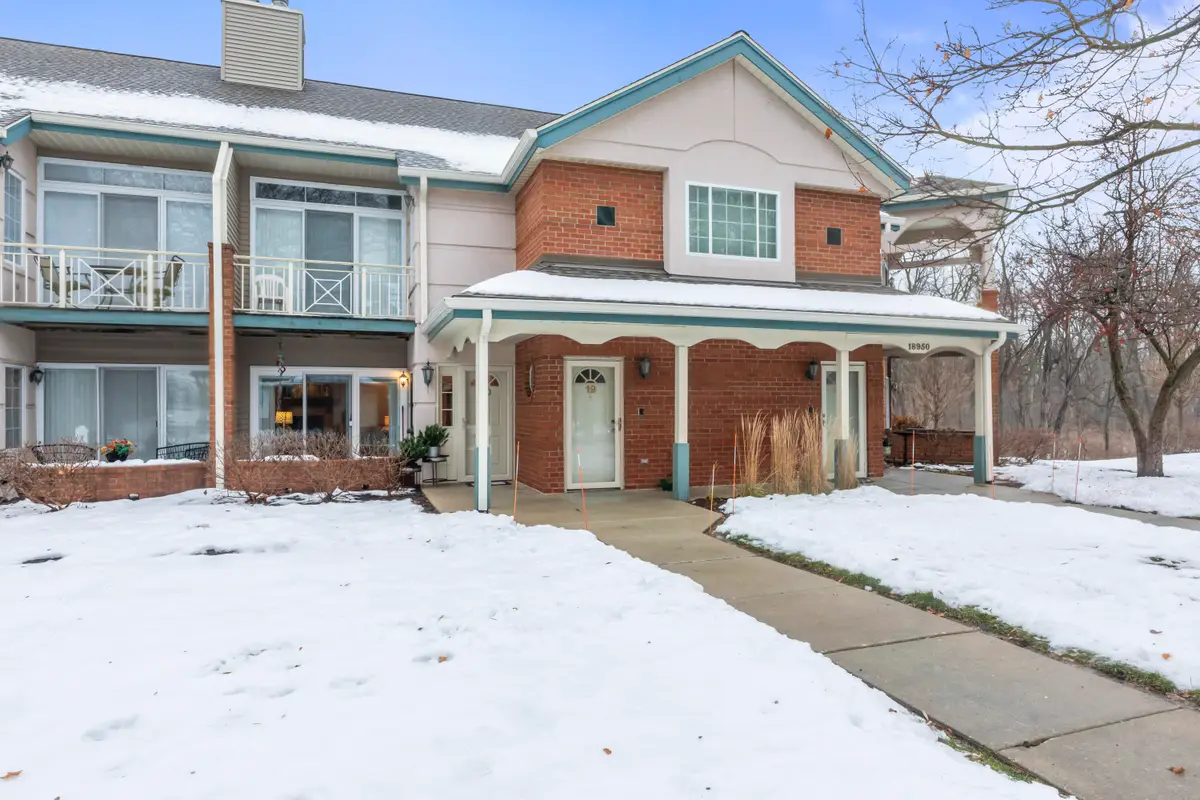 18950 Toldt Woods Dr, Brookfield, WI 53045 - #1