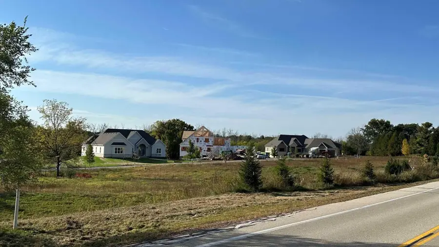 3760 W Club Cir, Mequon, WI 53092 - #2