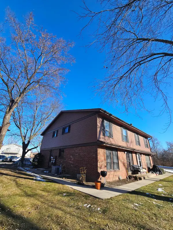 6980 N Raintree Ct, Milwaukee, WI 53223