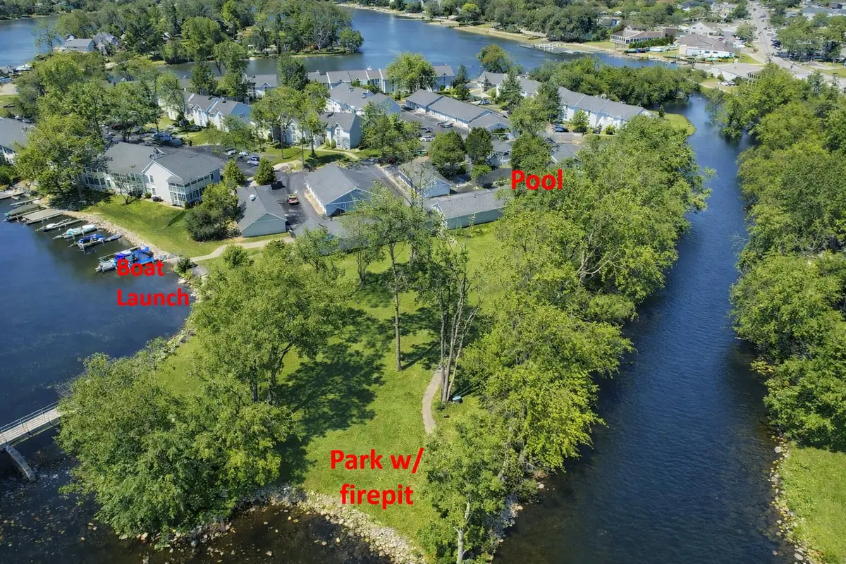 300 Foxwood Dr, Waterford, WI 53185 - Image #1