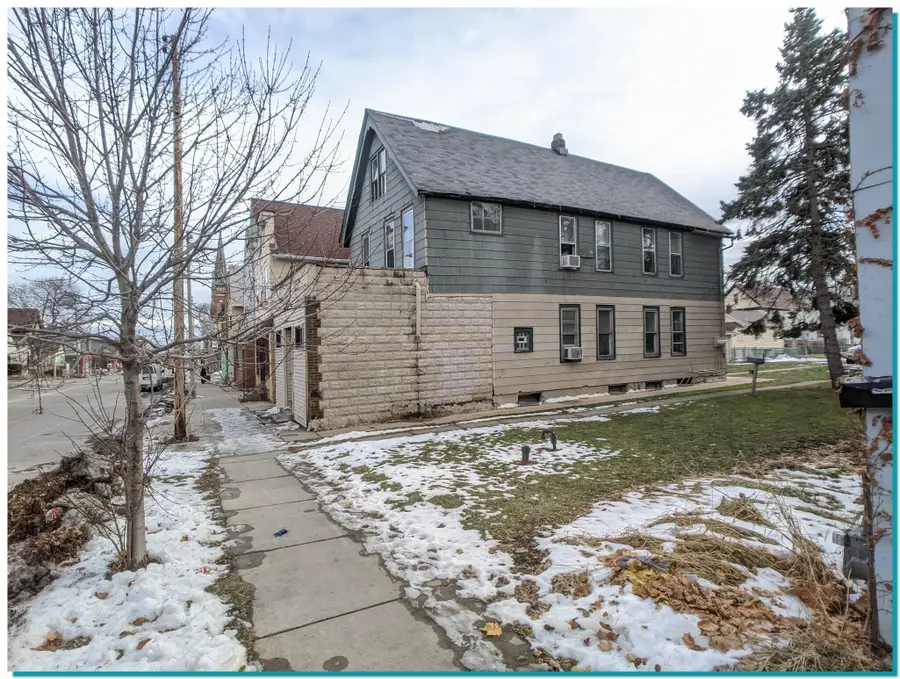2417 W Greenfield Ave, Milwaukee, WI 53204 - #3
