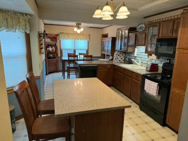 2573 S 76th St, West Allis, WI 53214 - Image #3