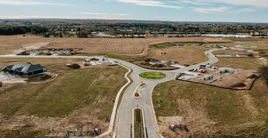 401 Ingleside Ct, Dousman, WI 53066 - #3