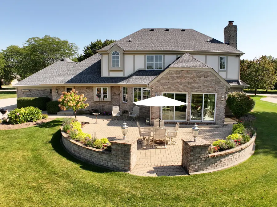 11811 N Lantern Ln, Mequon, WI 53092 - Image #3