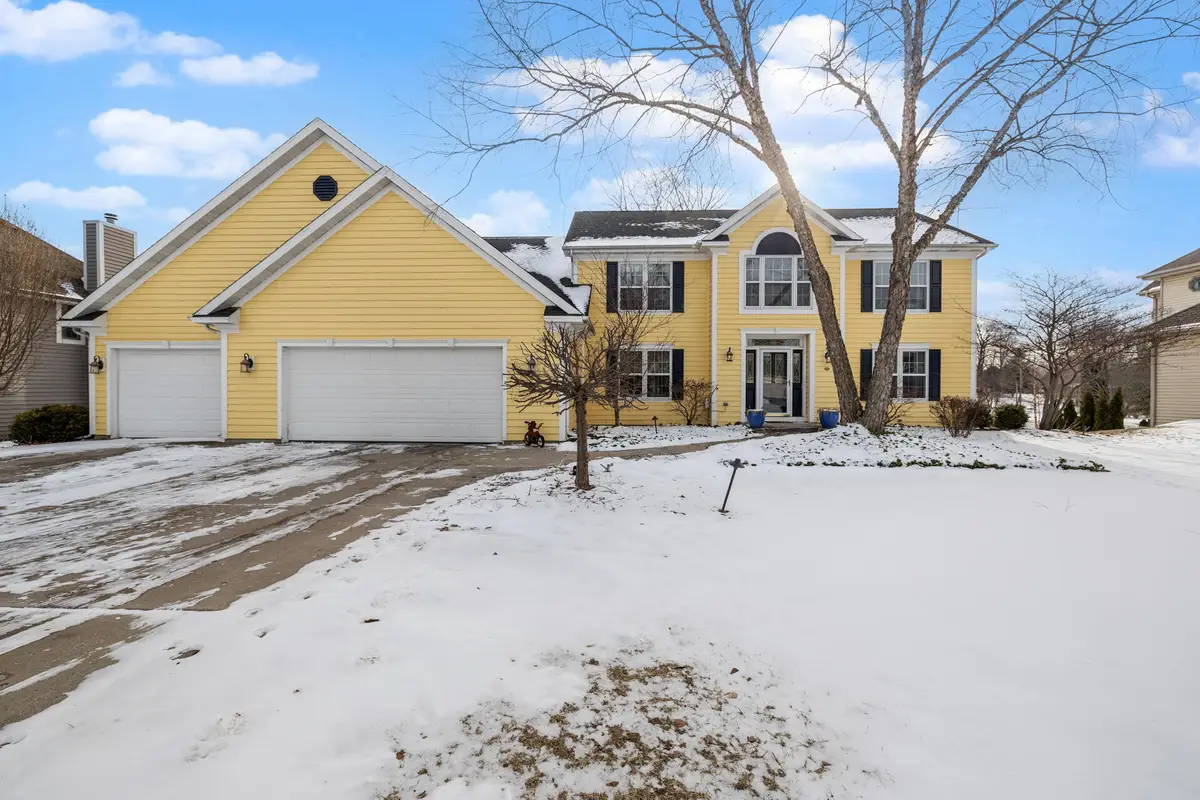 453 Deerwood Ct, Grafton, WI 53024 - Image #1