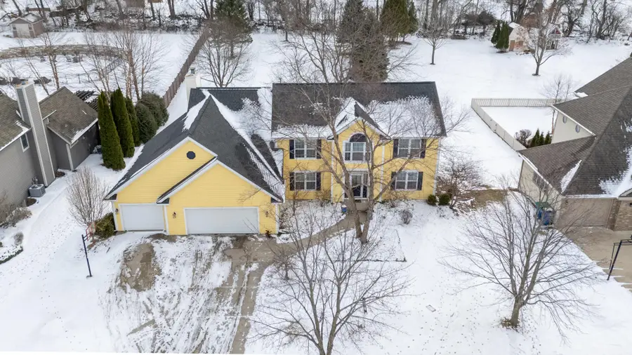 453 Deerwood Ct, Grafton, WI 53024 - Image #2