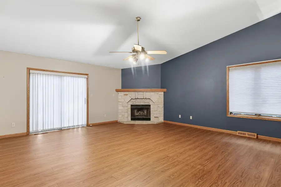 4547 W Maplewood Dr, Greenfield, WI 53220 - Image #3