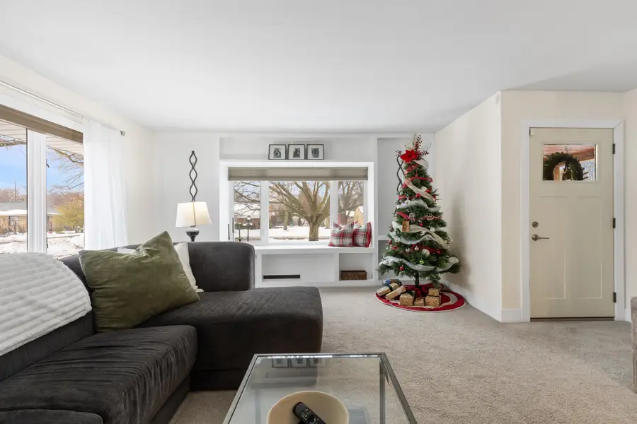 211 Madero Dr, Thiensville, WI 53092 - Image #3