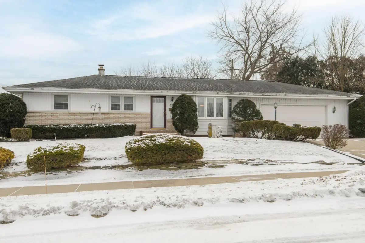 W145N8432 Lucerne Dr, Menomonee Falls, WI 53051 - Image #1