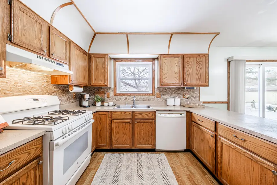 520 Greenmeadow Dr, Waukesha, WI 53188 - Image #2