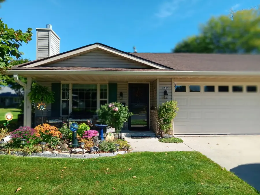 1624 Garden Ln, West Bend, WI 53095 - Image #2