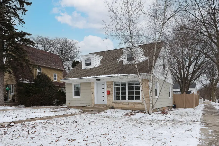 5000 N Shoreland Ave, Whitefish Bay, WI 53217 - Image #2