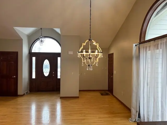 19155 Hiview Dr, Brookfield, WI 53045 - Image #2