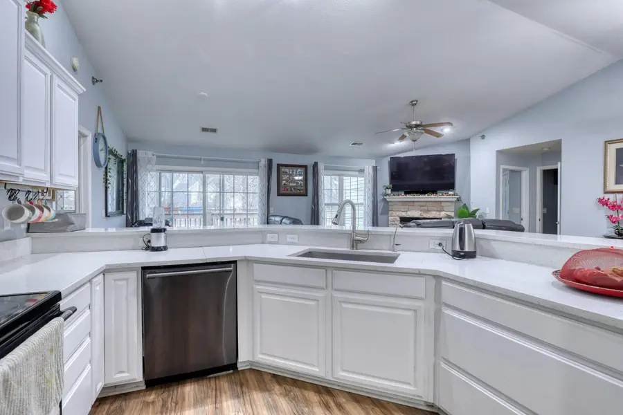 9239 S 54th St, Franklin, WI 53132 - Image #3