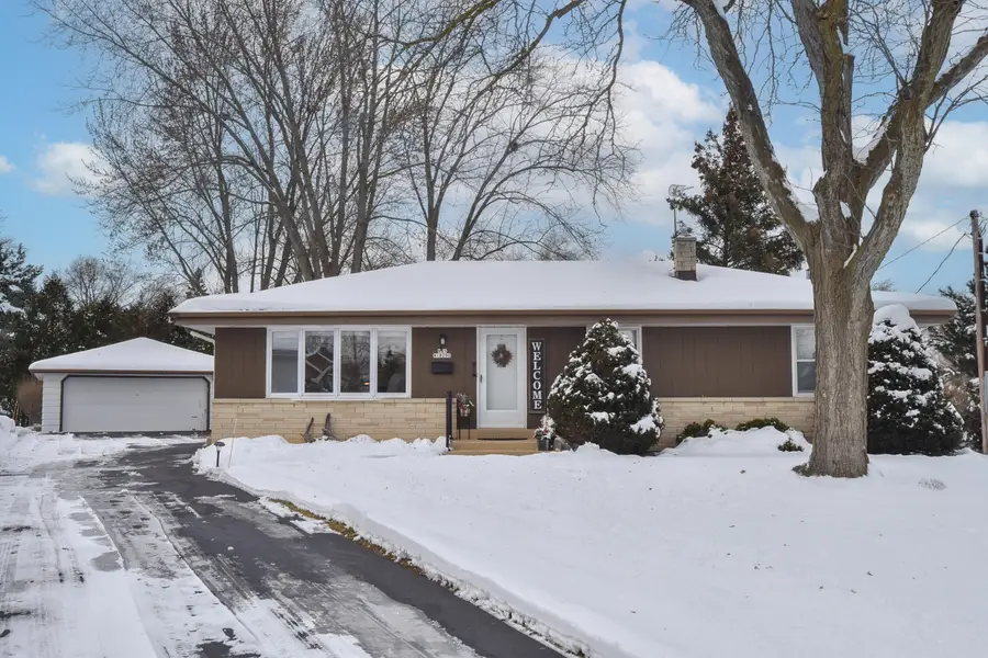 N85W18290 Tyler Ct, Menomonee Falls, WI 53051 - Image #2