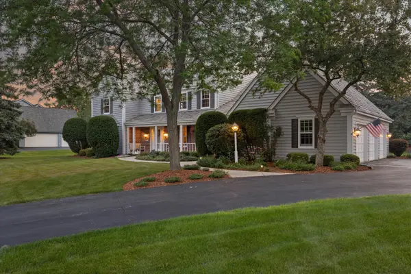 11019 N Wyngate Trce, Mequon, WI 53092