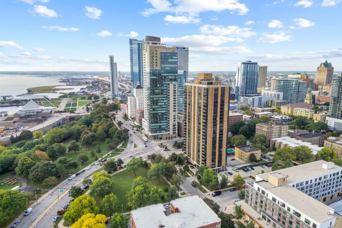 929 N Astor St, Milwaukee, WI 53202 - Image #1