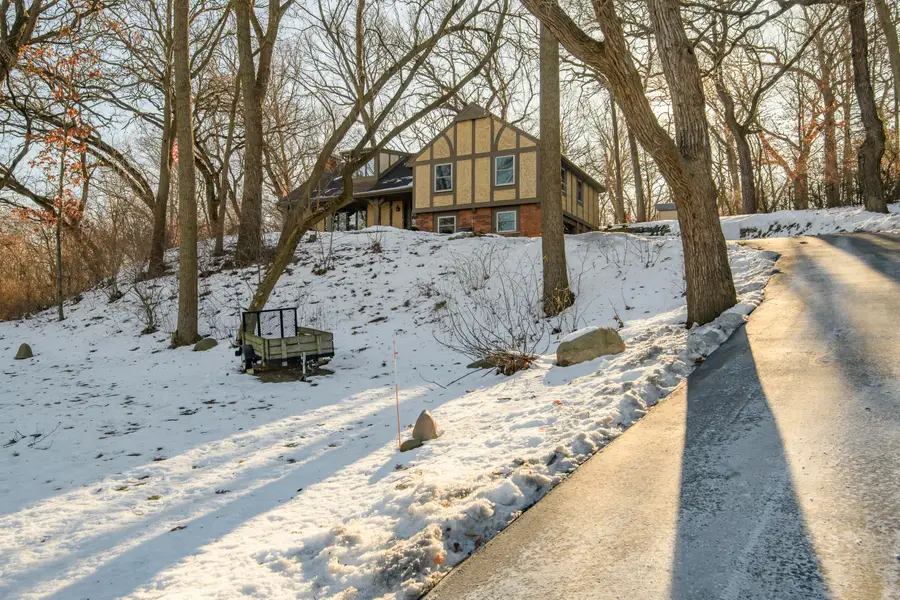 S94W23205 Meadow View Ln, Vernon, WI 53103 - Image #2