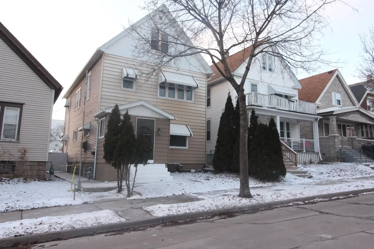 2431 S 9th Pl, Milwaukee, WI 53215 - Image #1