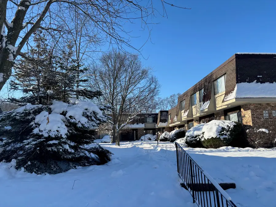 6081 W Calumet Rd, Milwaukee, WI 53223 - Image #2