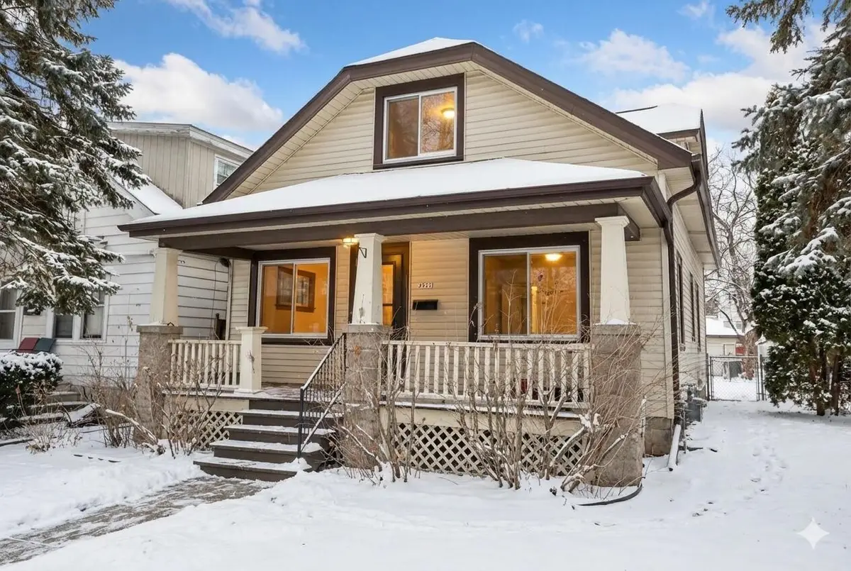 2001 S 90th St, West Allis, WI 53227 - Image #1