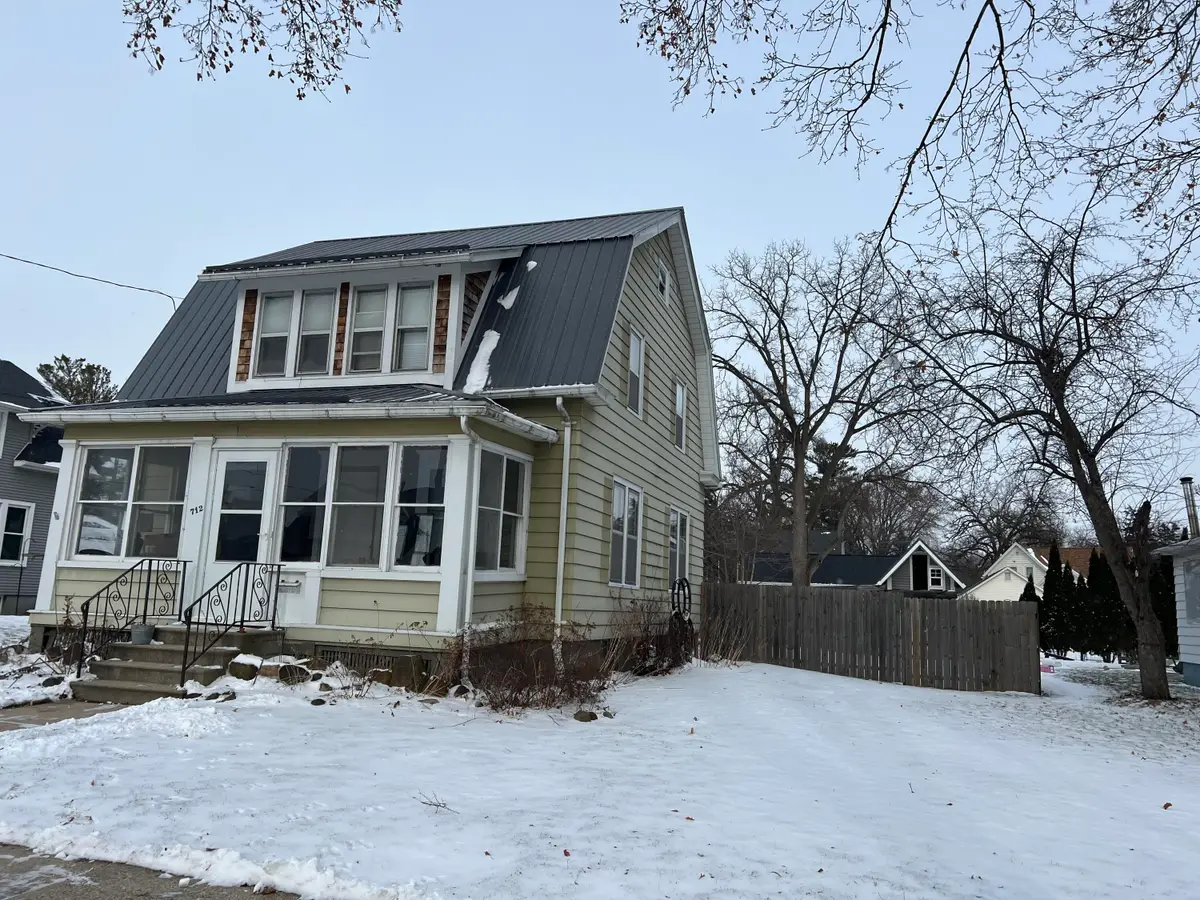 712 Charles St, Fort Atkinson, WI 53538 - Image #1