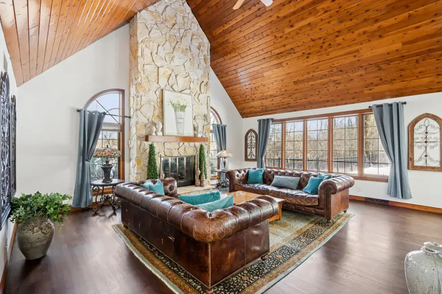 14820 Clare-bridge Ln, Brookfield, WI 53005 - Image #2