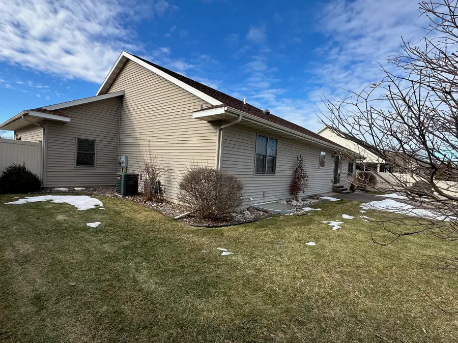 1545 Birka Ln, Onalaska, WI 54650 - Image #2