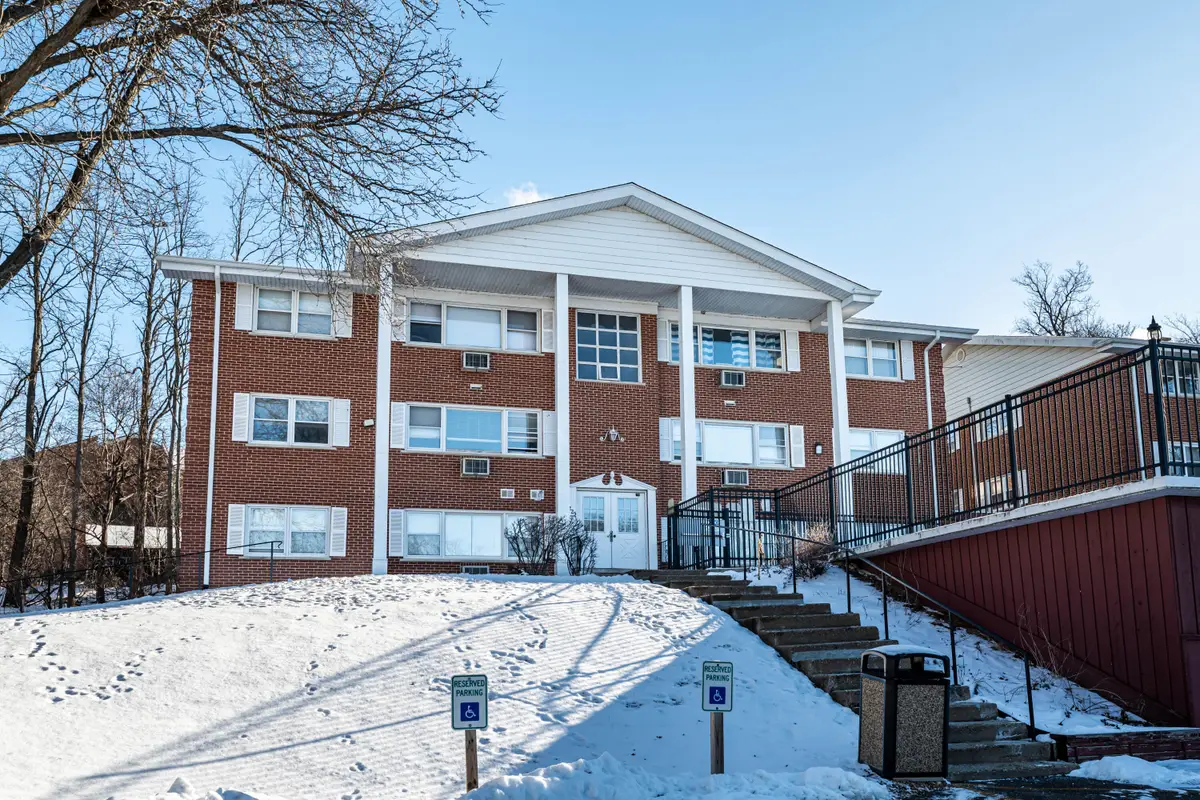 225 Country Club Dr, Lake Geneva, WI 53147 - Image #1