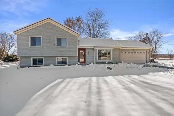 8005 Thistle Ct, Waterford, WI 53185