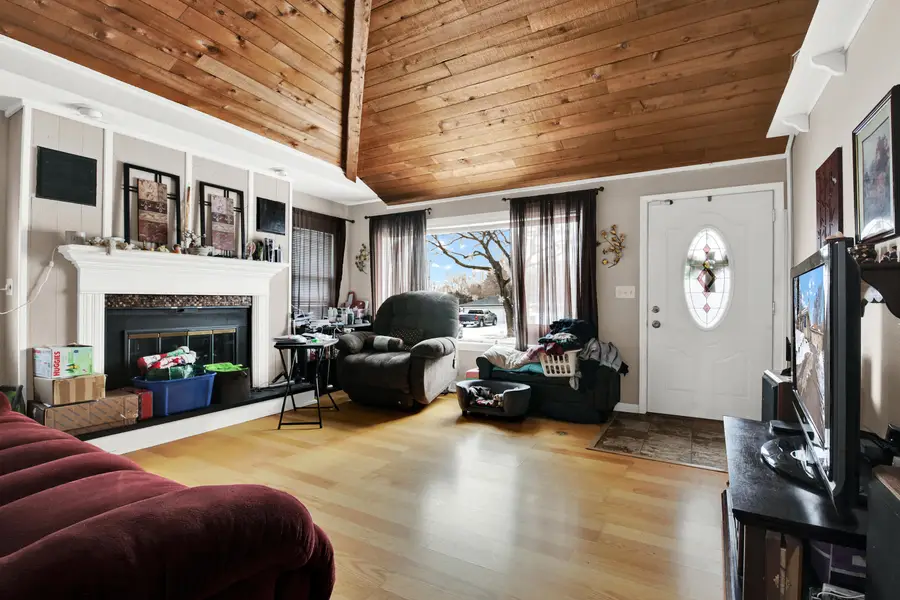 232 Richard St, Waukesha, WI 53189 - Image #2