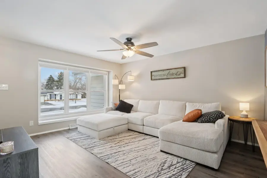 2117 Sunnyside Dr, Waukesha, WI 53186 - Image #3