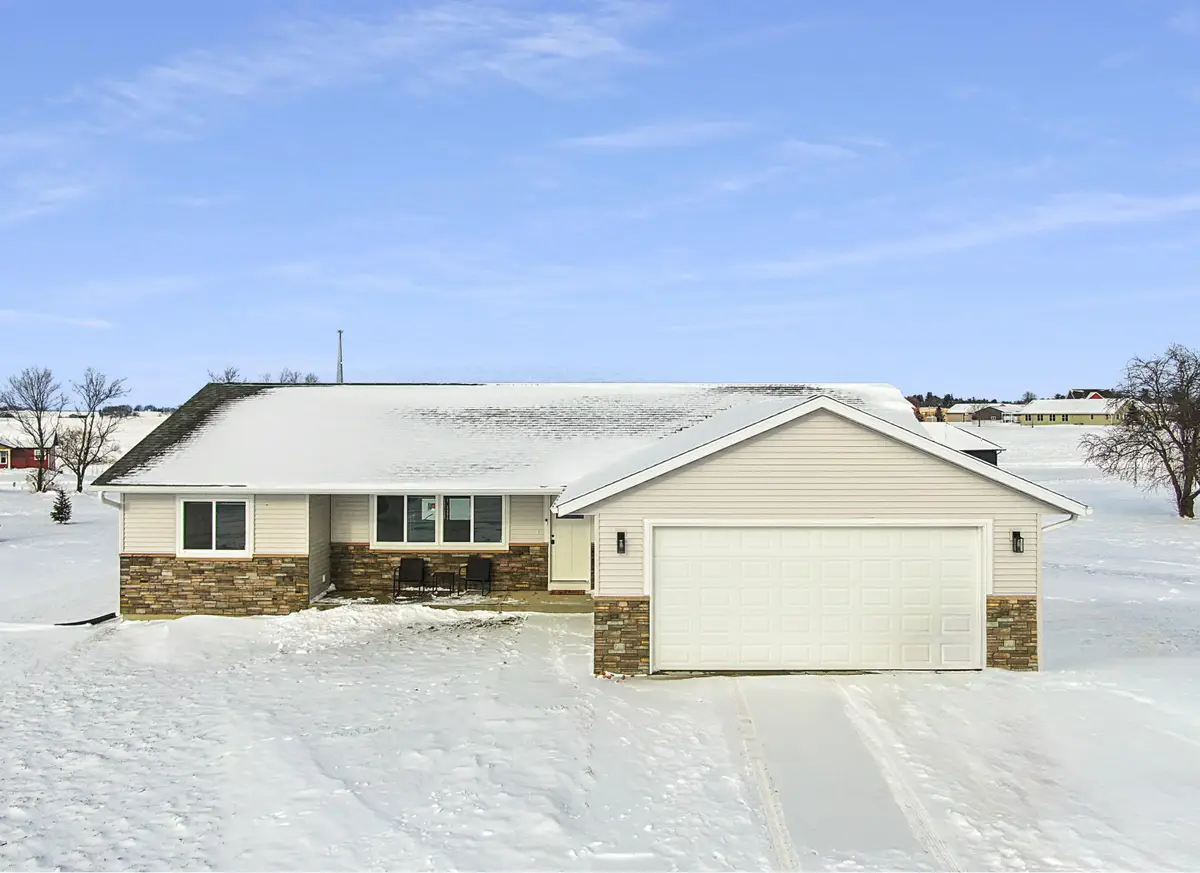 128 Sunflower St, Westby, WI 54667 - Image #1