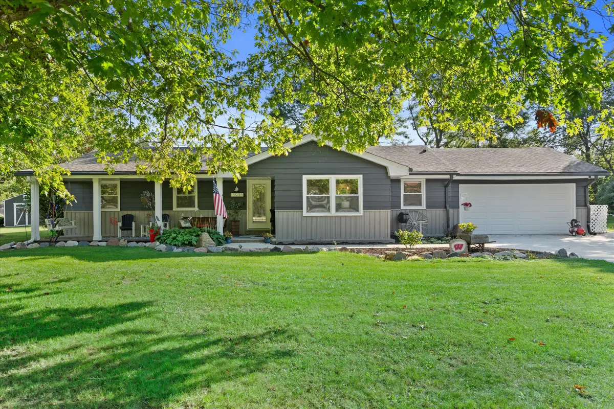 15935 Hill Ct, Brookfield, WI 53005 - Image #1