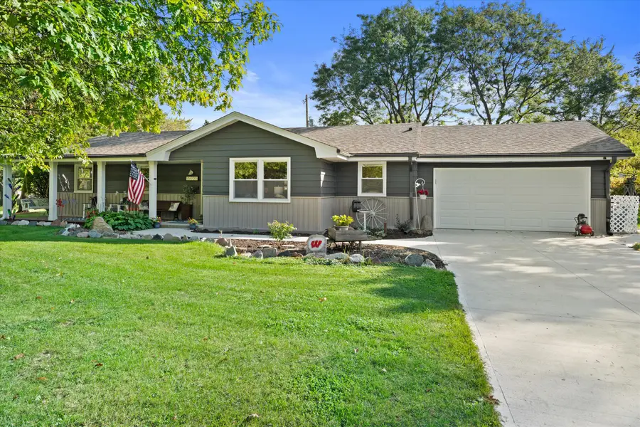 15935 Hill Ct, Brookfield, WI 53005 - Image #2