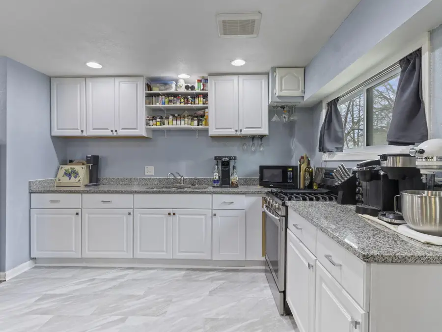 3923 S 41st St, Greenfield, WI 53221 - Image #2