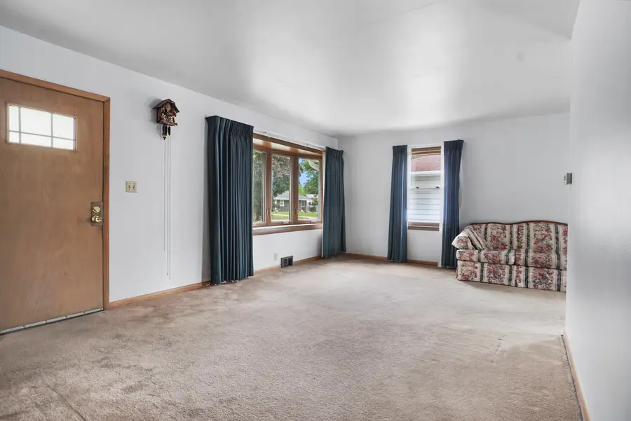 10413 W Sheridan Ave, Milwaukee, WI 53225 - Image #2