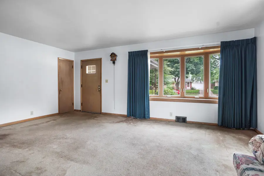 10413 W Sheridan Ave, Milwaukee, WI 53225 - Image #3