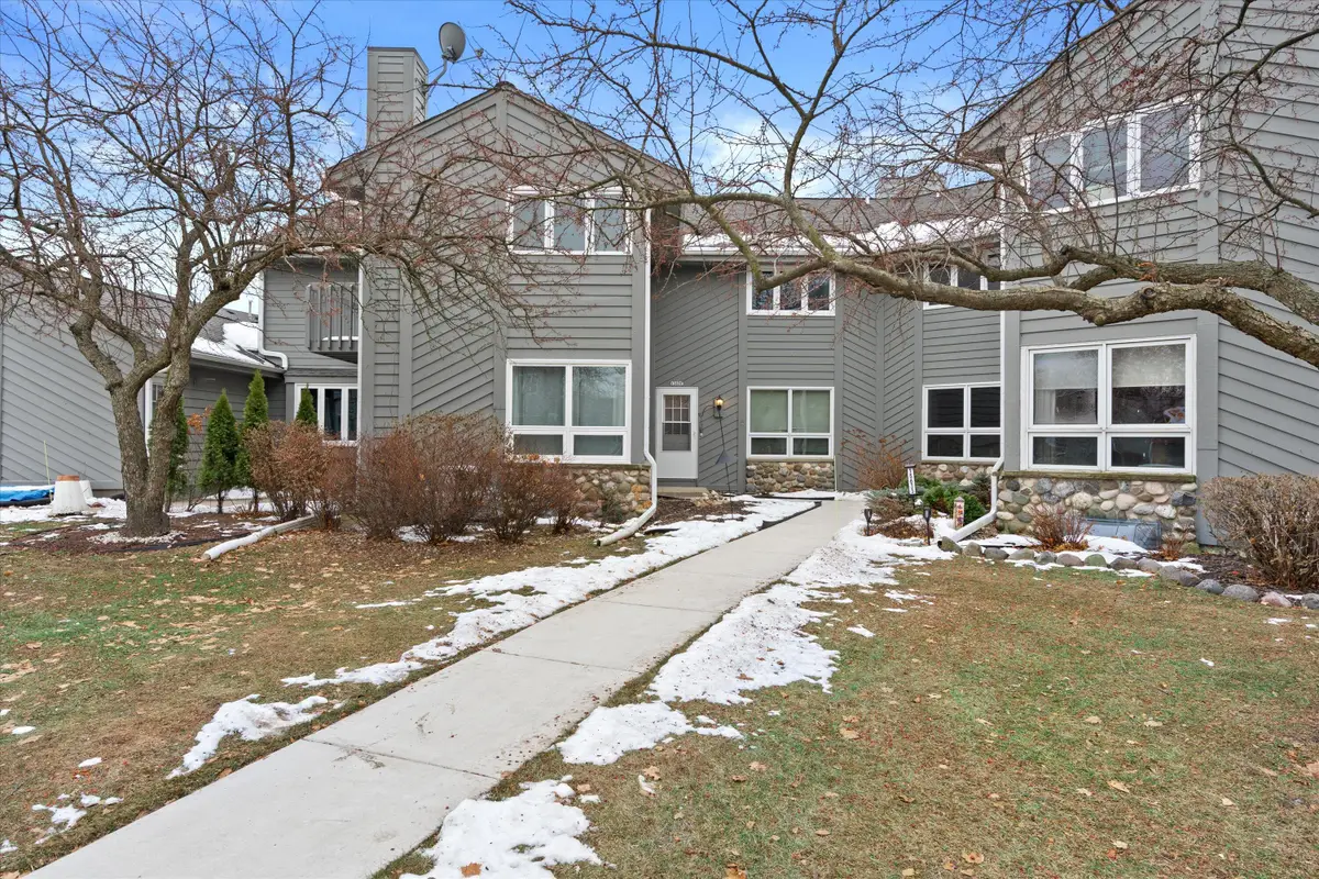 15629 W Ridge Rd, New Berlin, WI 53151 - Image #1