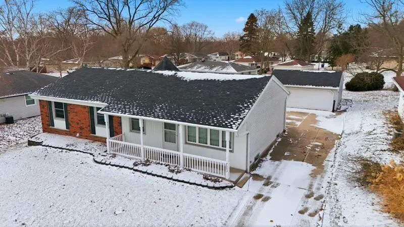 7553 S Chapel Dr, Oak Creek, WI 53154 - Image #3