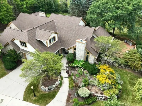 N19W22081 Fox View Ct, Pewaukee, WI 53186