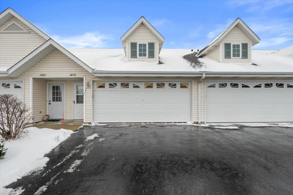 1419 Watercress Cir, West Bend, WI 53095 - Image #1